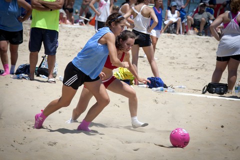 Женский пляжный футбол